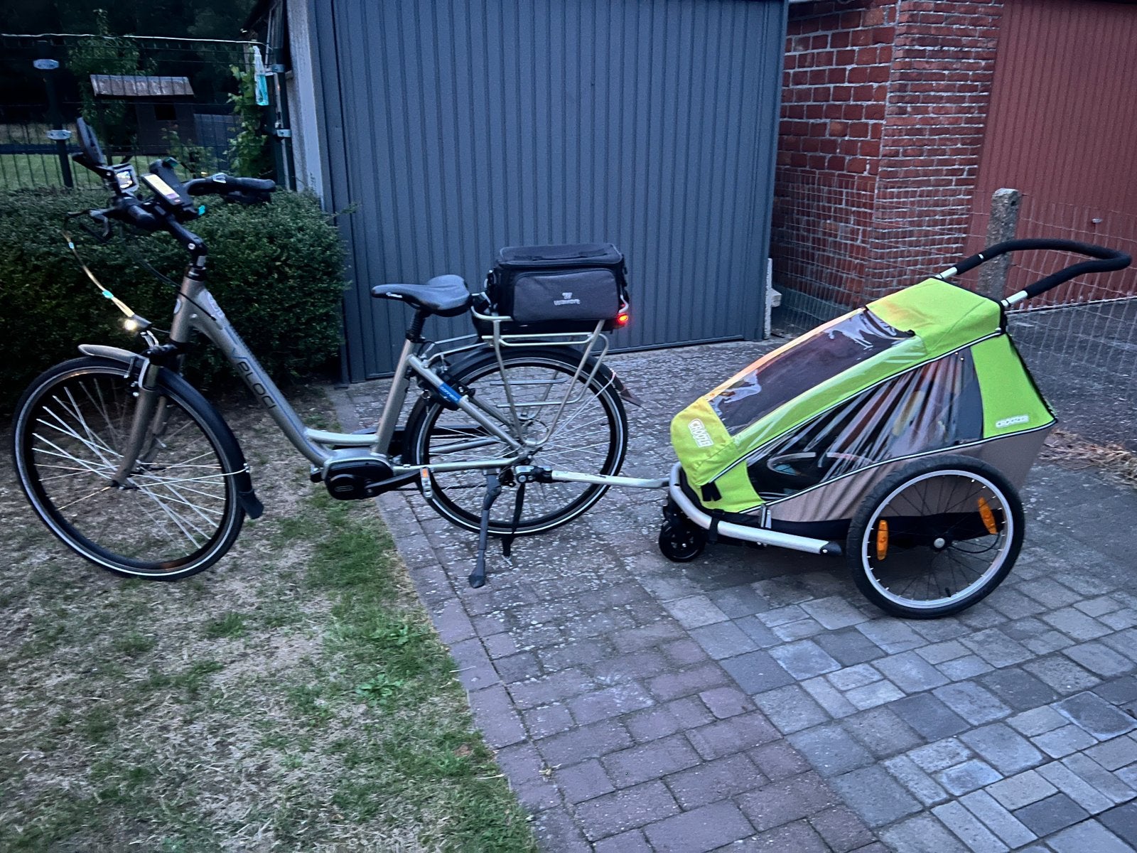 Elektrische fiets + kinderfietskar + 4K-camera, Vélos & Vélomoteurs, Accessoires vélo | Remorques, Enlèvement, Comme neuf