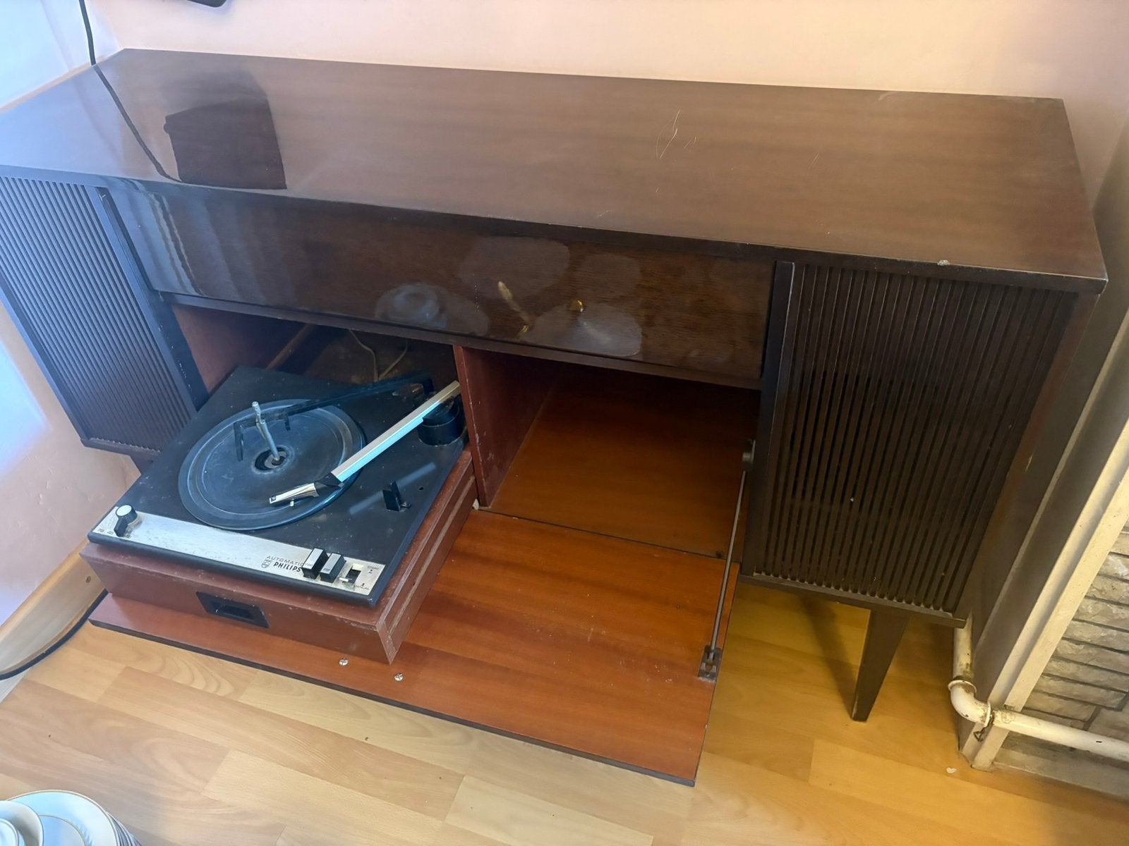 Stereo kast, Ophalen