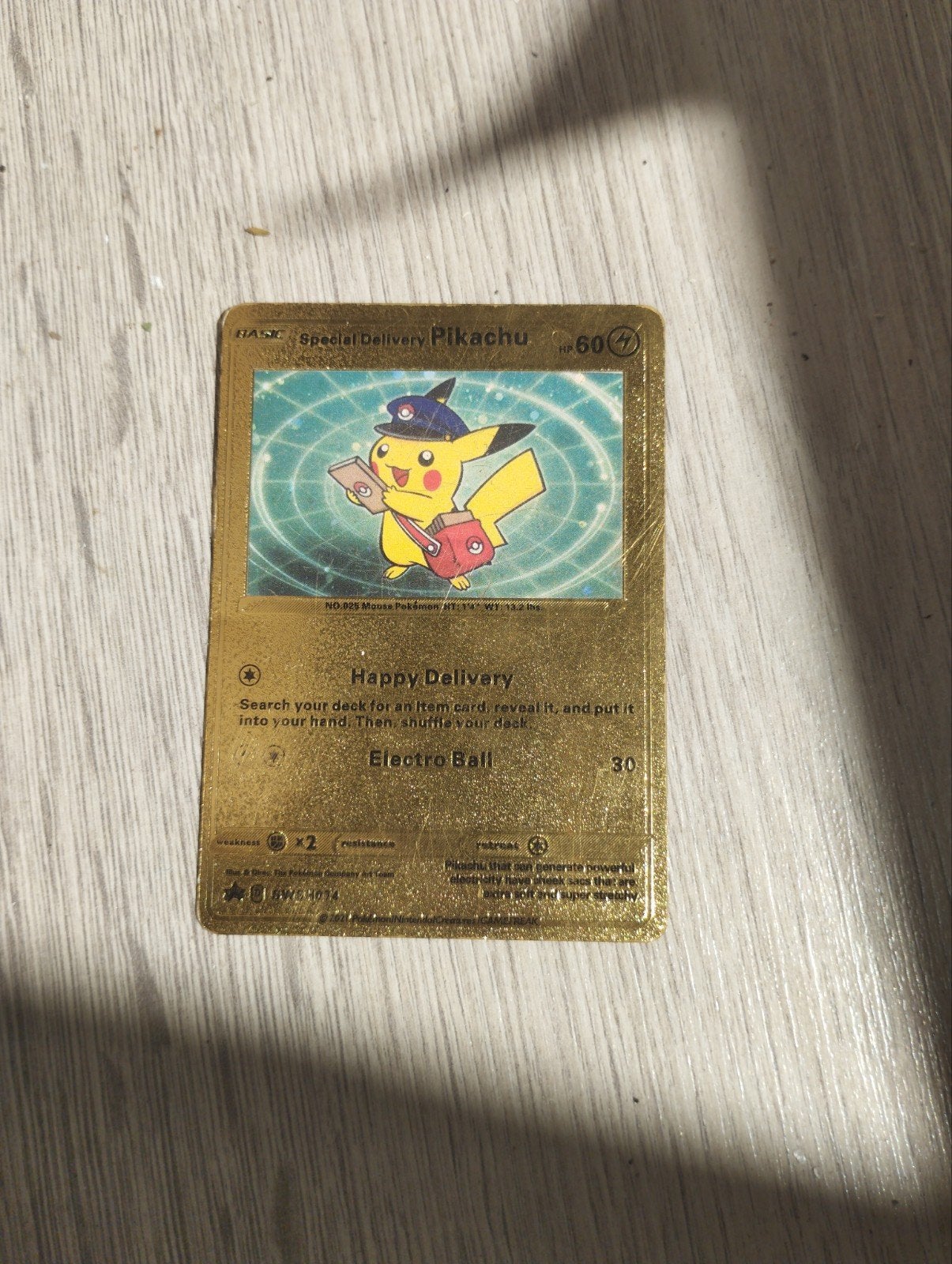 Pokemon kaart (goud) Special Delivery Pikachu, Hobby en Vrije tijd, Verzamelkaartspellen | Pokémon, Ophalen of Verzenden