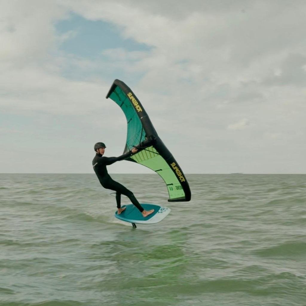 Wing foil + board (75 L), Sports nautiques & Bateaux, Aile de surf, Enlèvement, Utilisé, Ensemble de planche à voile