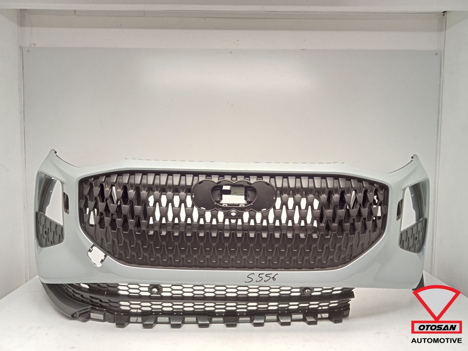 Audi Q3 2025+ Voorbumper Bumper 6xPDC KLS Origineel!, Auto-onderdelen, Gebruikt, AUDI AG, Auto-Union-Strasse 1
85045  Ingolstadt, DE