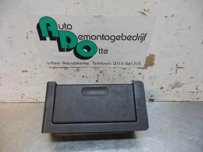 Cendrier avant d'un BMW 3-Serie (3-Serie 90-), Autos : Pièces & Accessoires, Habitacle & Garnissage, BMW, Utilisé, 3 mois de garantie