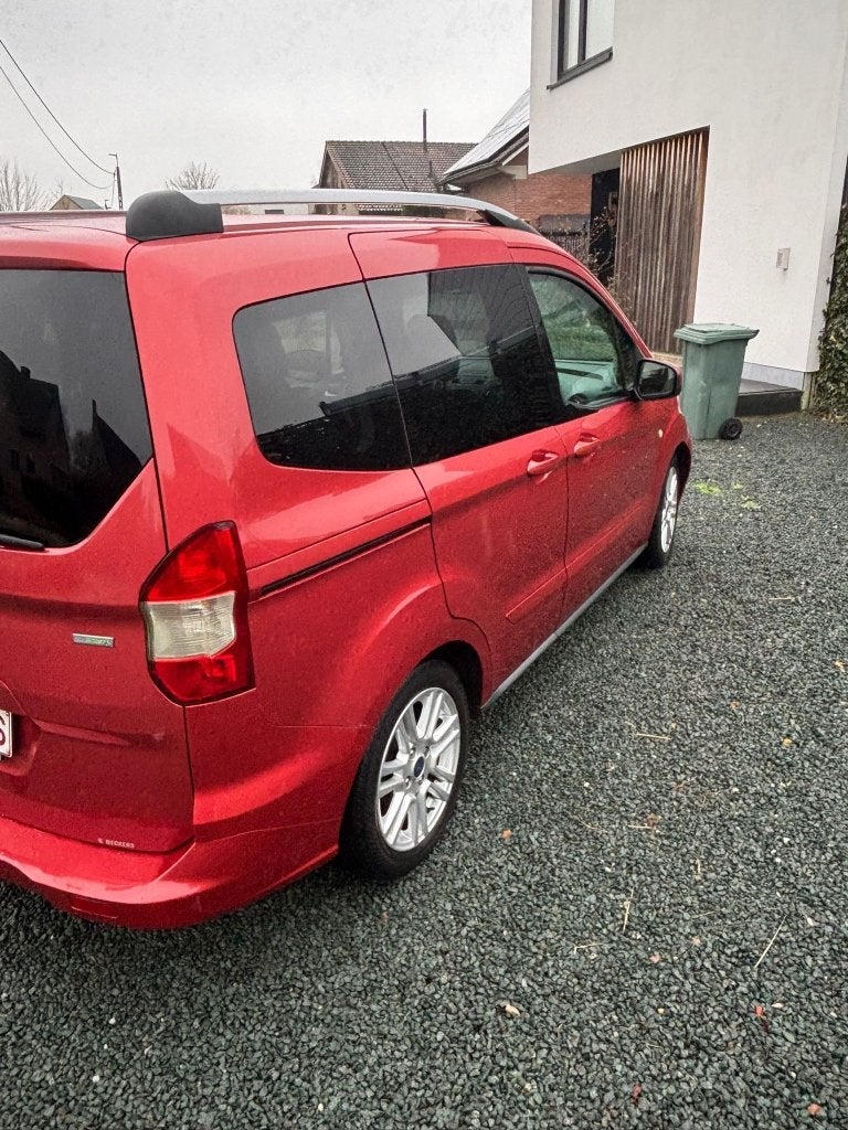 Ford Tourneo Courier, Autos, Rouge, Achat, Euro 6, Air conditionné