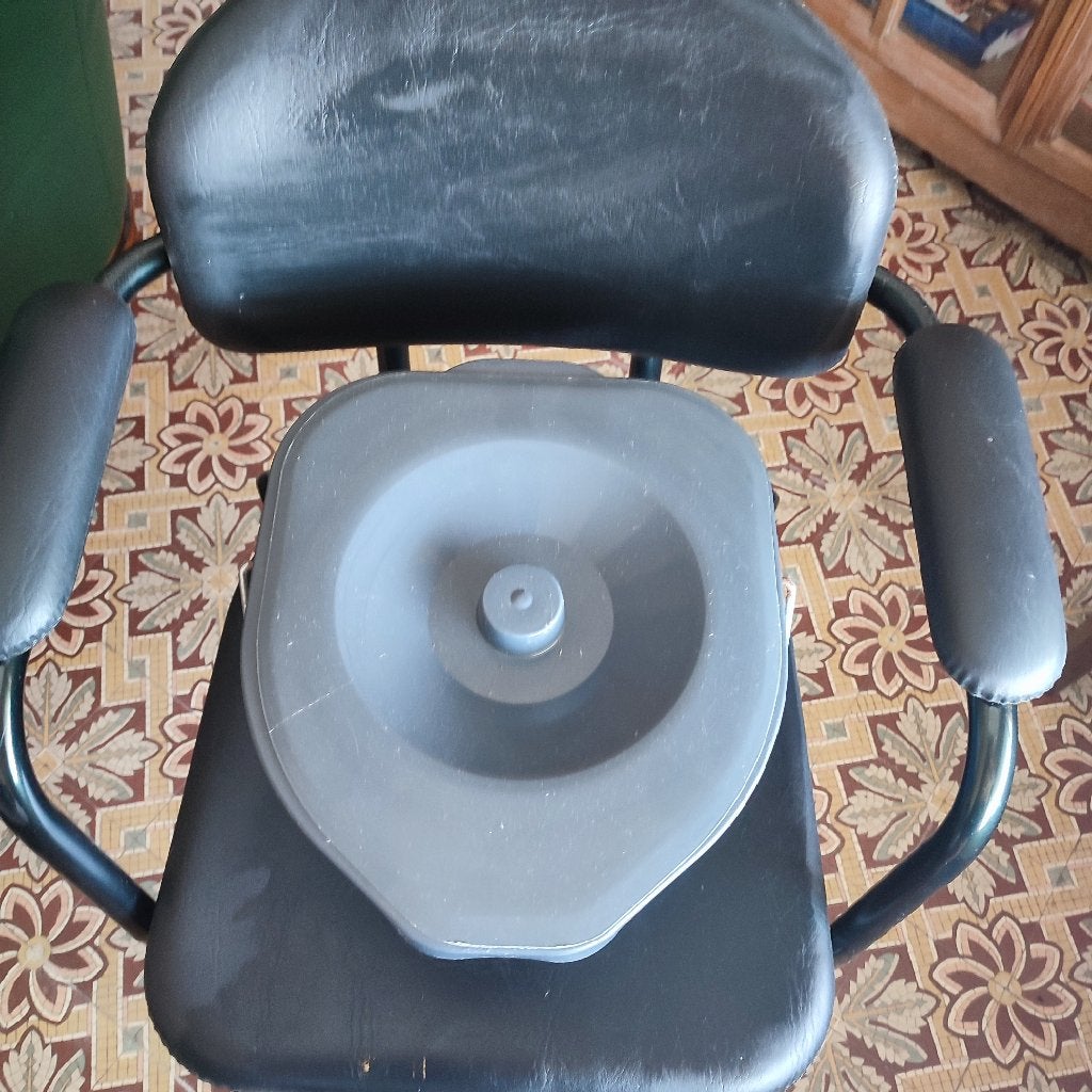 Chaise percée avec pot amovible, Divers, Enlèvement, Utilisé
