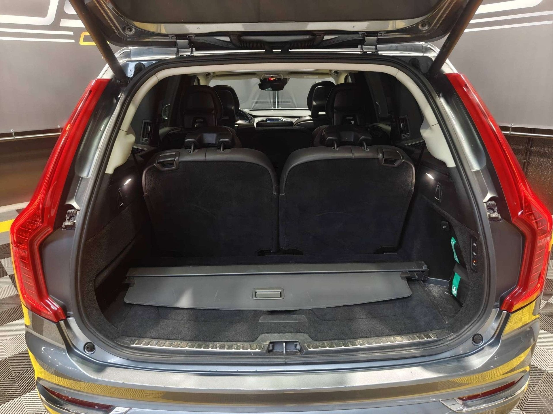 Volvo XC90 T8 4WD PHEV Inscription 7-zit/Pano/LED/Warm+Mem L, Auto's, Volvo, Dealer onderhouden, Gebruikt, 4 cilinders, 1969 cc