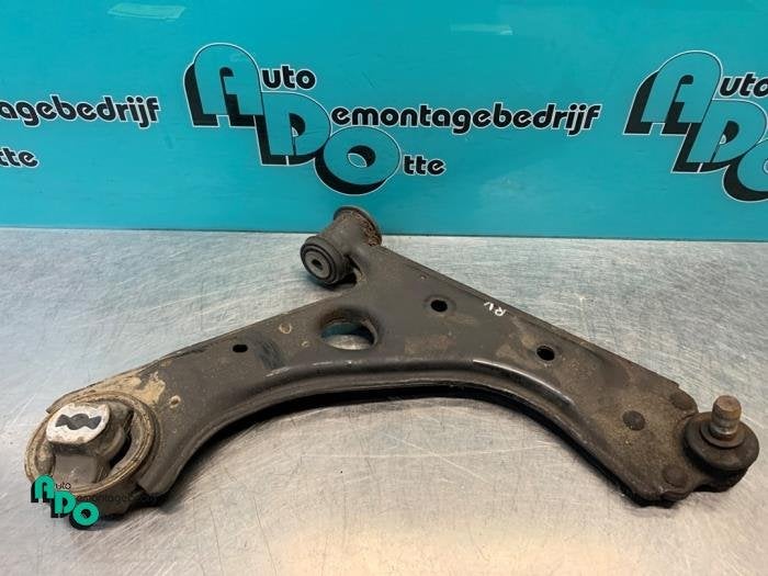 Bras de suspension avant droit d'un Peugeot Bipper (Bipper 0, -, 3 mois de garantie, Utilisé, -