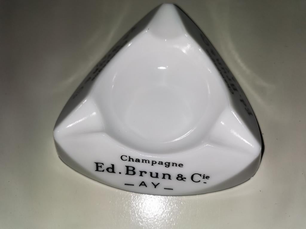 Champagne, vins Edouard BRUN & Cie - Cendrier AY, Collections, Vins, Comme neuf, Champagne, France, Enlèvement ou Envoi
