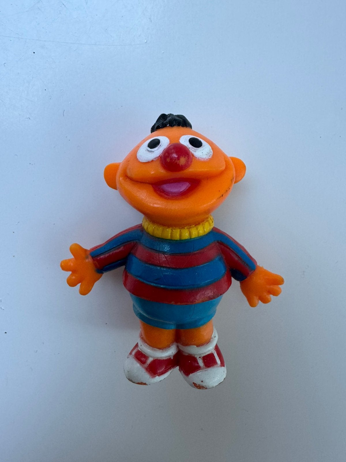 Miniatuur popje Ernie - merk :JHP, Verzamelen, Ophalen, Gebruikt