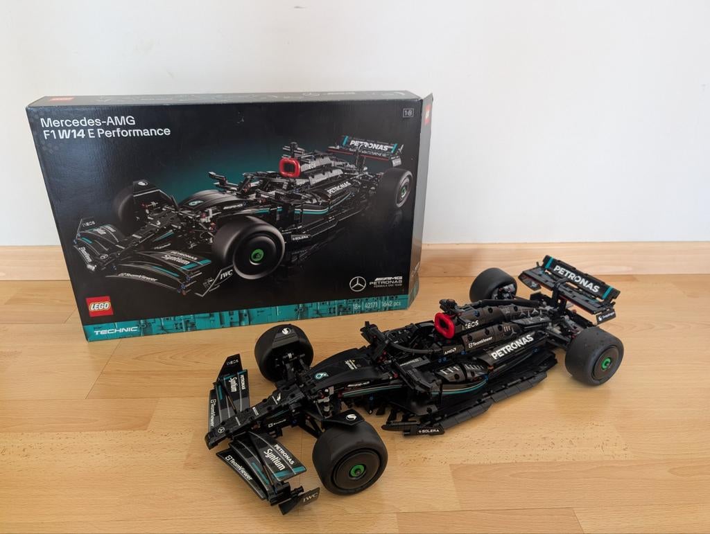 lego mercedes f1 auto met doos, Kinderen en Baby's, Speelgoed | Duplo en Lego, Ophalen, Zo goed als nieuw, Complete set, Lego