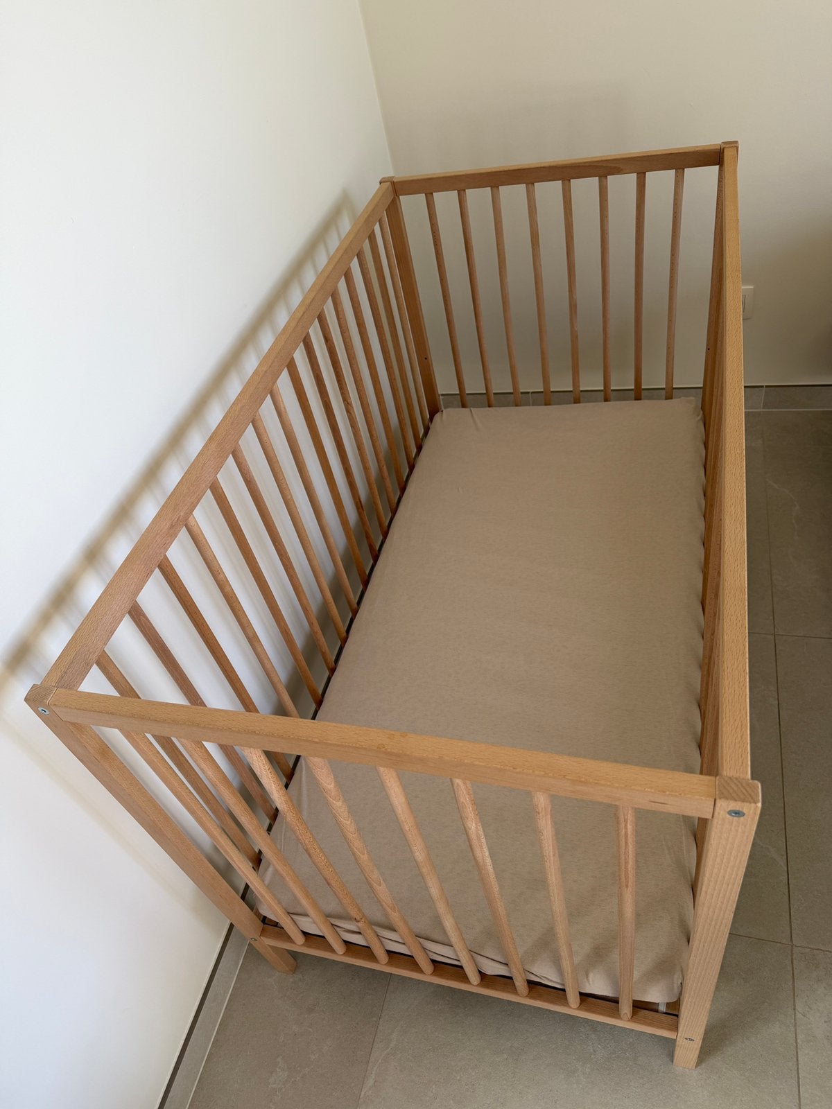 IKEA SNIGLAR babybed + matras, Kinderen en Baby's, Ophalen