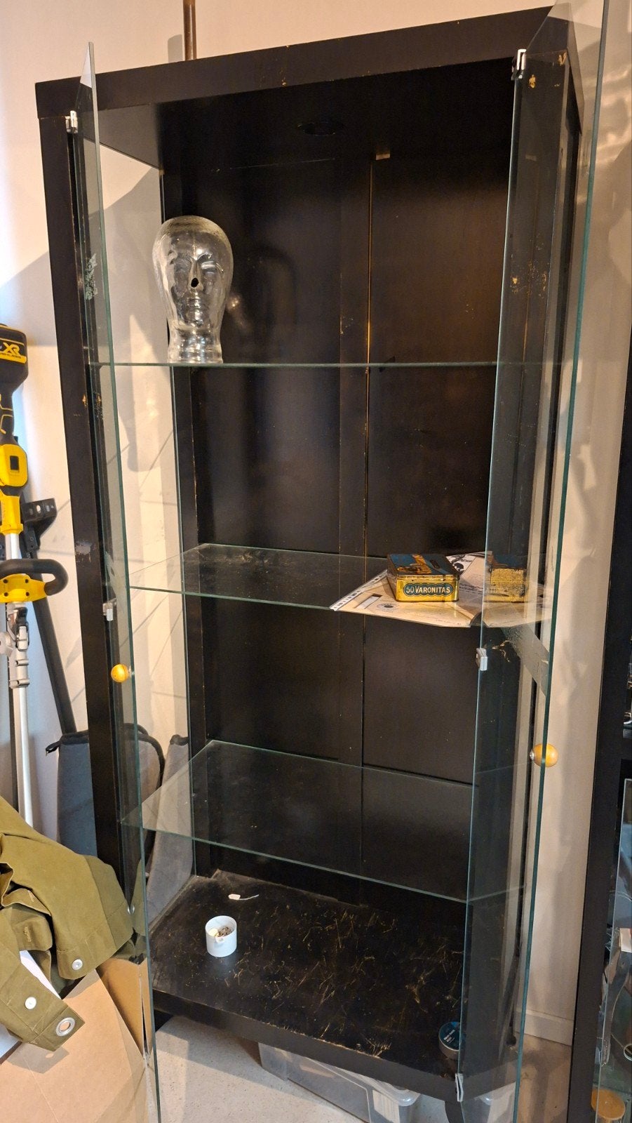 vitrine kast, Ophalen
