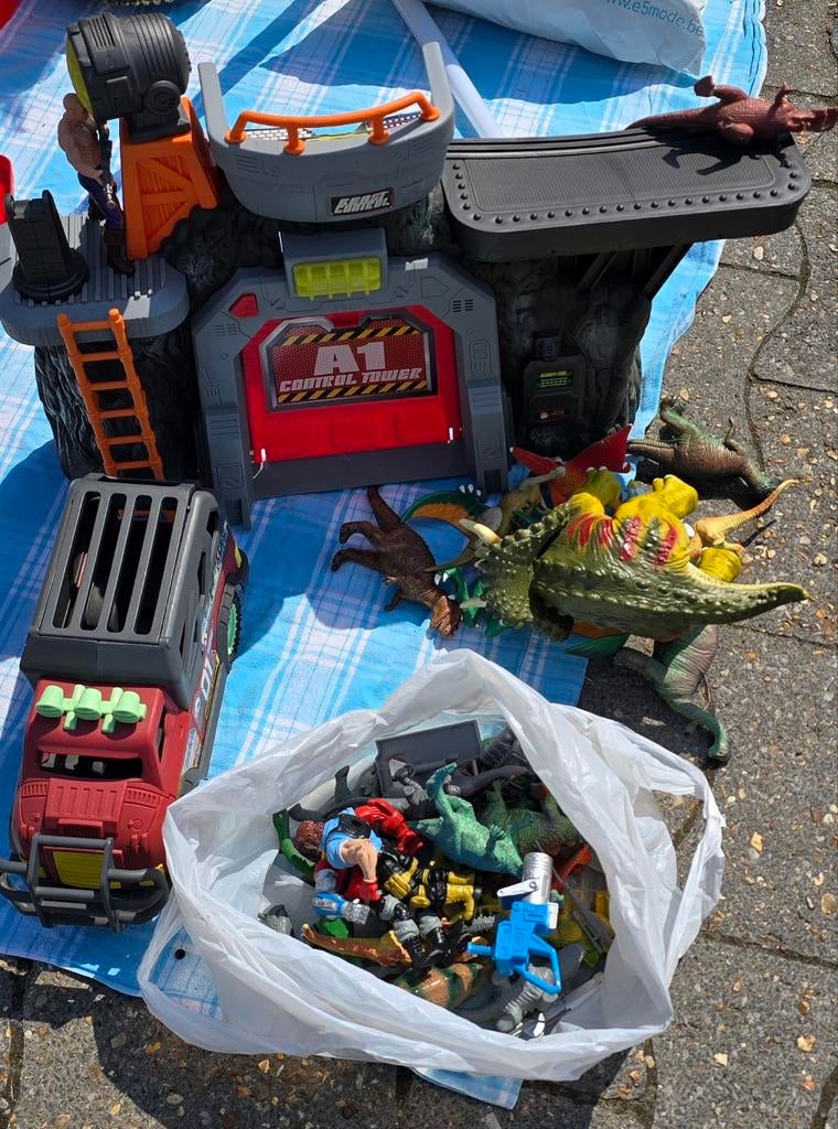 Lot dinosaurusen inclusief uitvalsbasis, Kinderen en Baby's, Ophalen