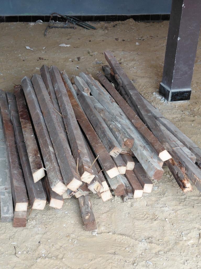 Gratis balken - brandhout - afbraak van dak - onbehandeld, Doe-het-zelf en Bouw, Ophalen, Balk
