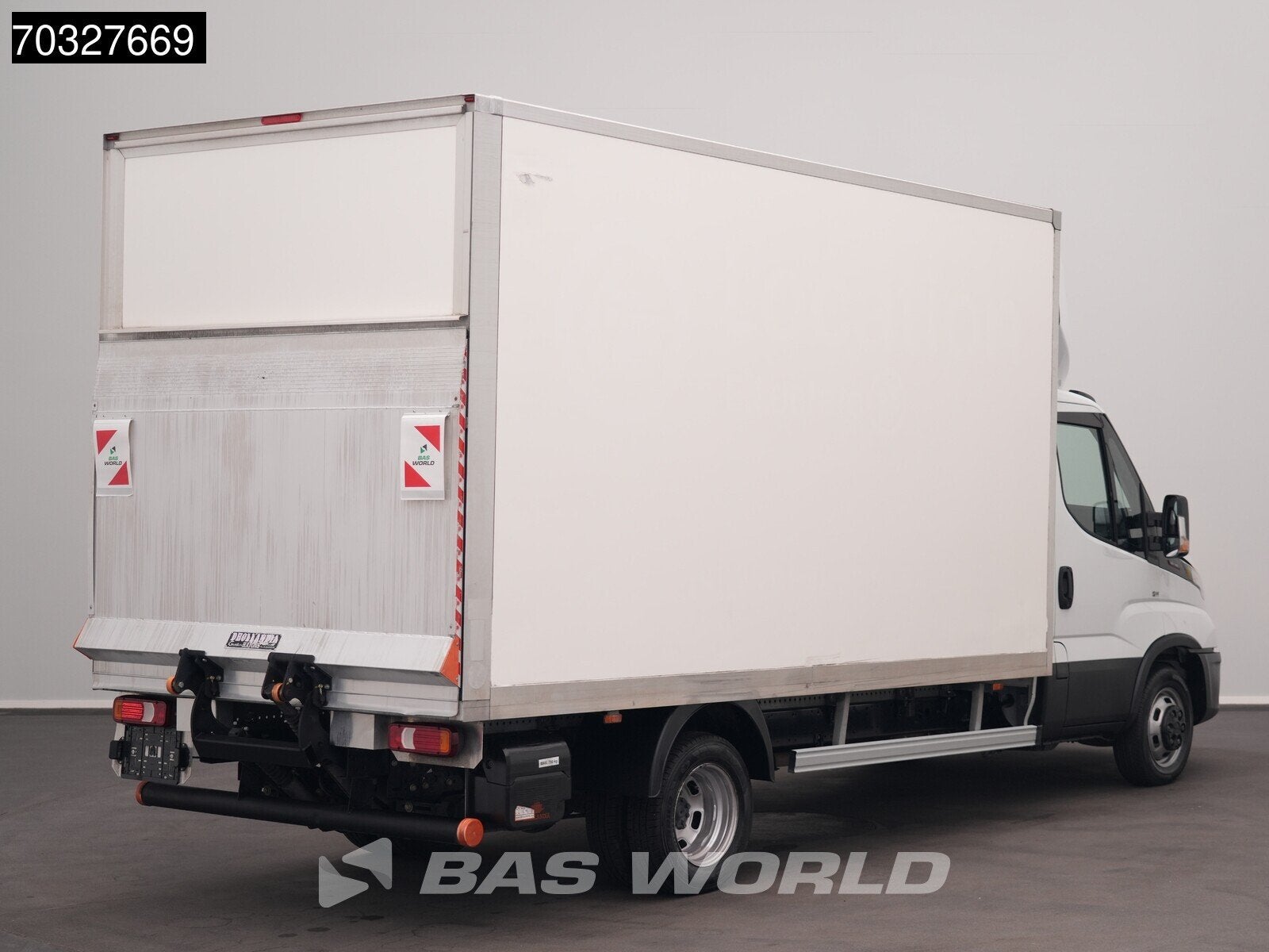 Iveco Daily 35C16 3.0L Laadklep Dubbellucht Bakwagen 160PK M, Auto's, Bestelwagens en Lichte vracht, Stof, Gebruikt, Euro 6, 4 cilinders
