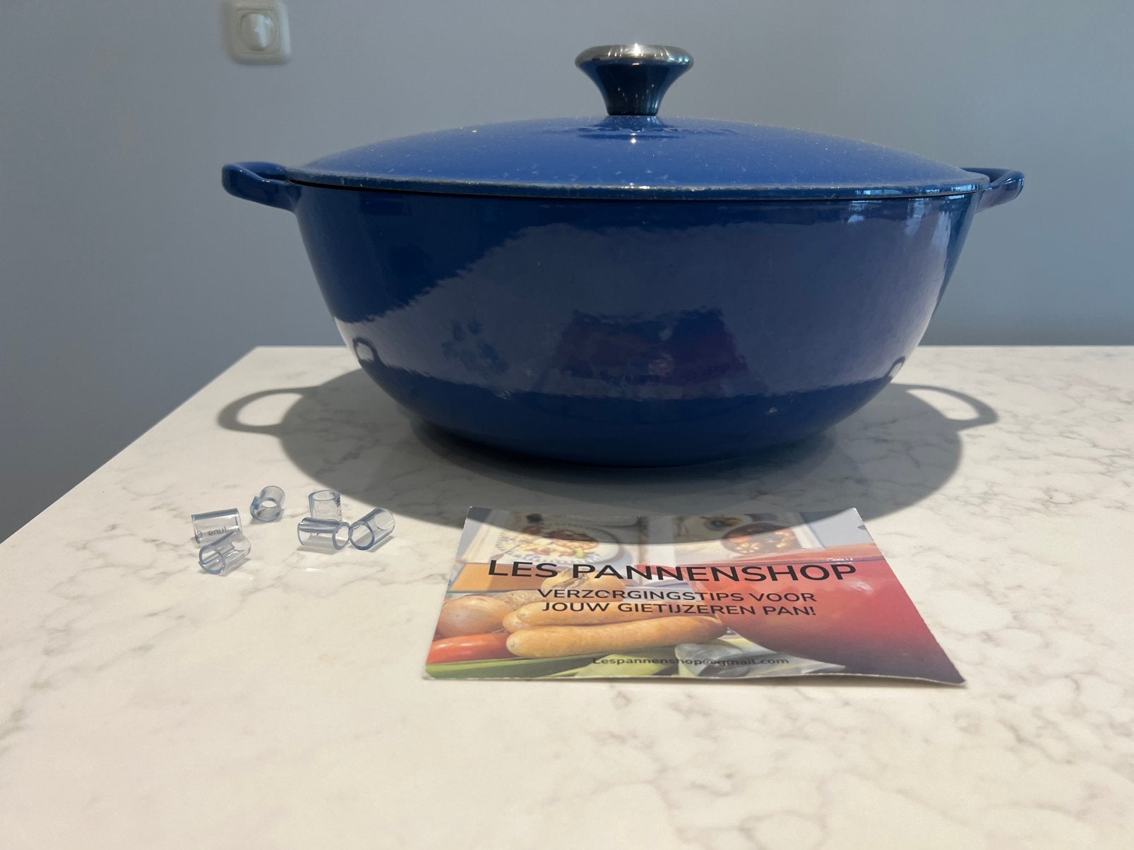 Le Creuset Signature Harmonic Blue 32 cm in gebruikte staat, Gebruikt, Met handvatten, Le Creuset, Ophalen of Verzenden