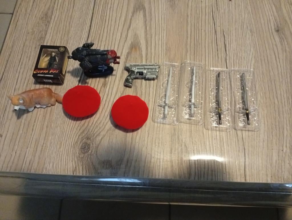 Mini brands Netflix, Enlèvement