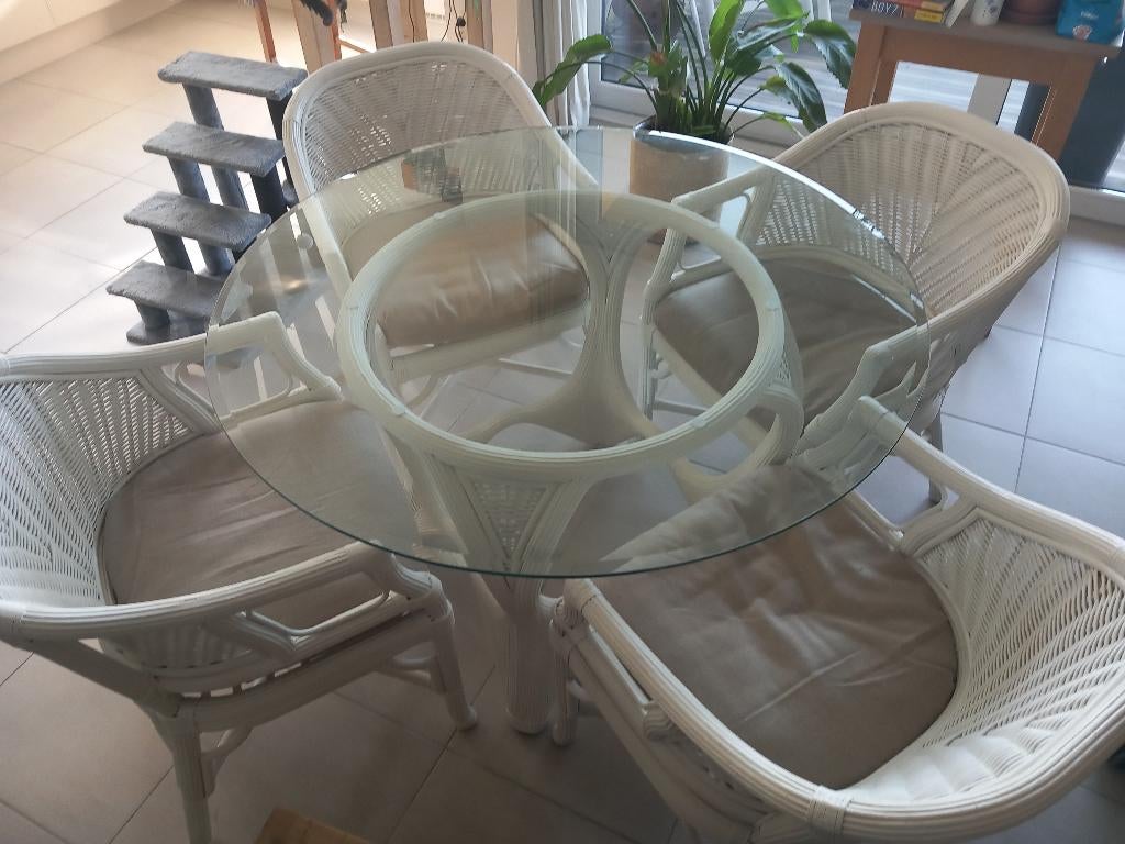 Maison & Meubles, Maison & Meubles, Tables | Tables à manger, Quatre personnes, Rond, Verre, Enlèvement