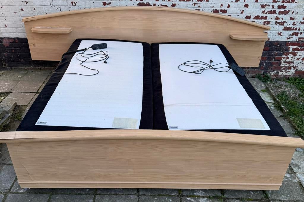 Elektrische Twee Persoons Bed met of Zonder Matrassen, Ophalen, Gebruikt