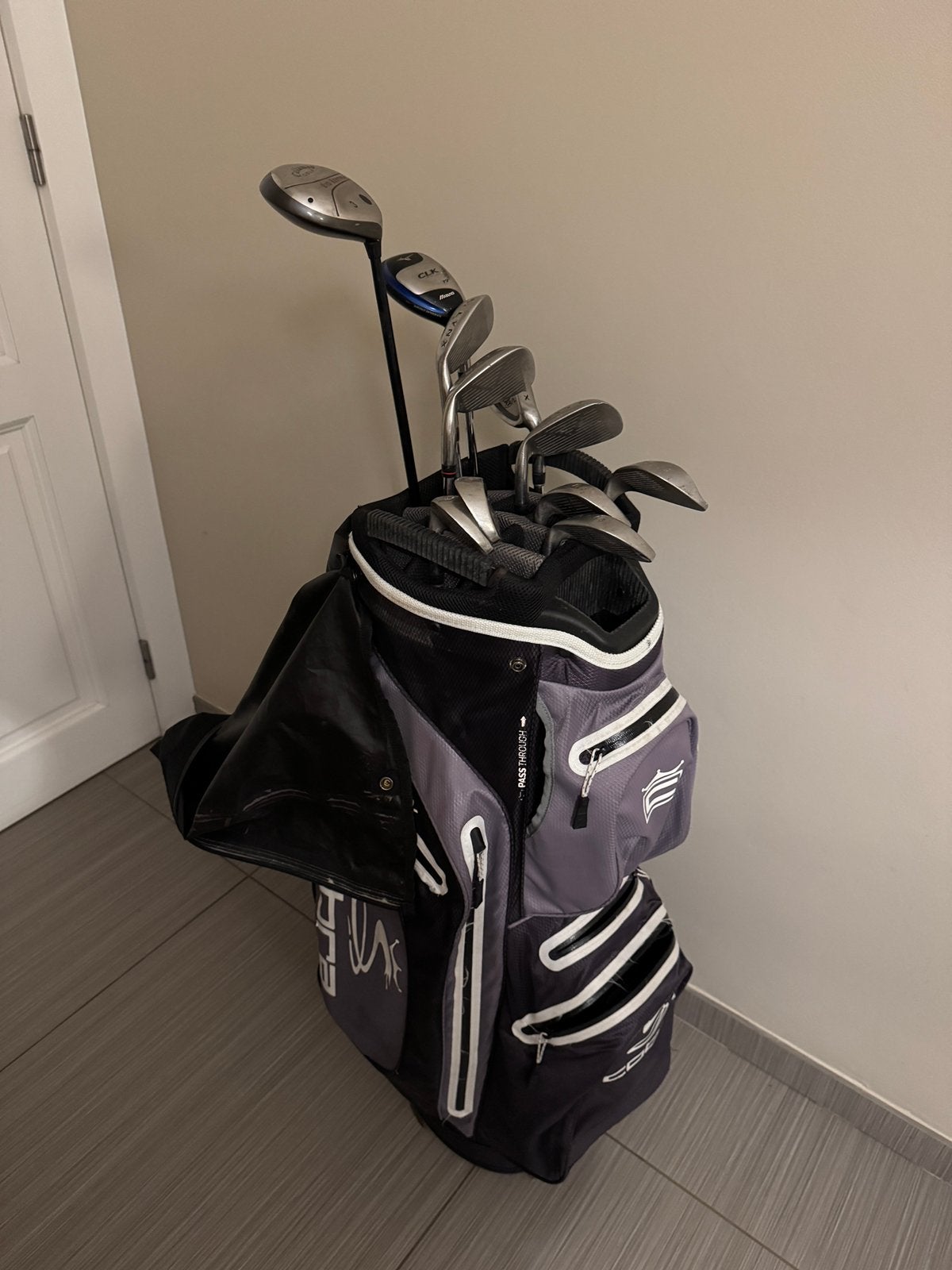 Ensemble club de golf Black Cat + sac de golf Cobra, Sports & Fitness, Golf, Enlèvement, Utilisé, Set
