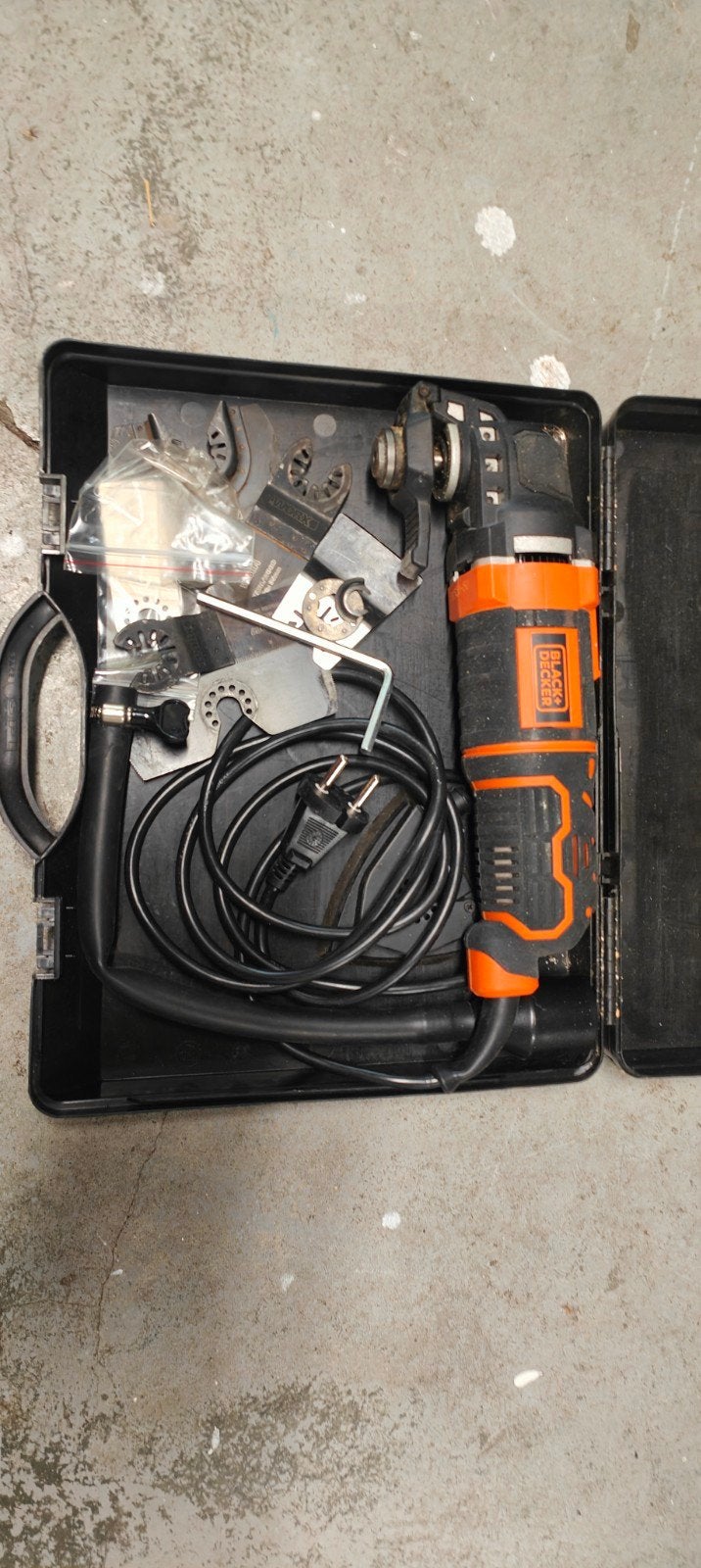 Outil multifonction Black & Decker avec accessoires, Bricolage & Construction, Outillage | Foreuses