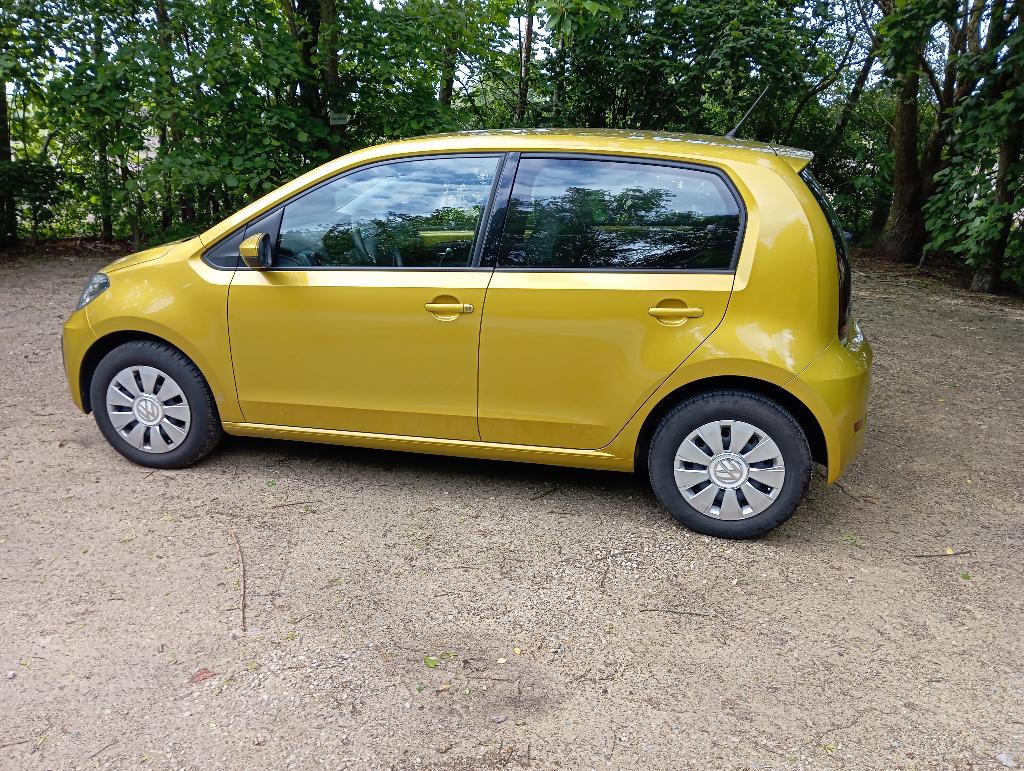 VW UP uitzonderlijke okkasie slechts 6900 km ! ! !, Autos, Volkswagen, Achat, Jaune, Boîte manuelle, Entretenue par le concessionnaire