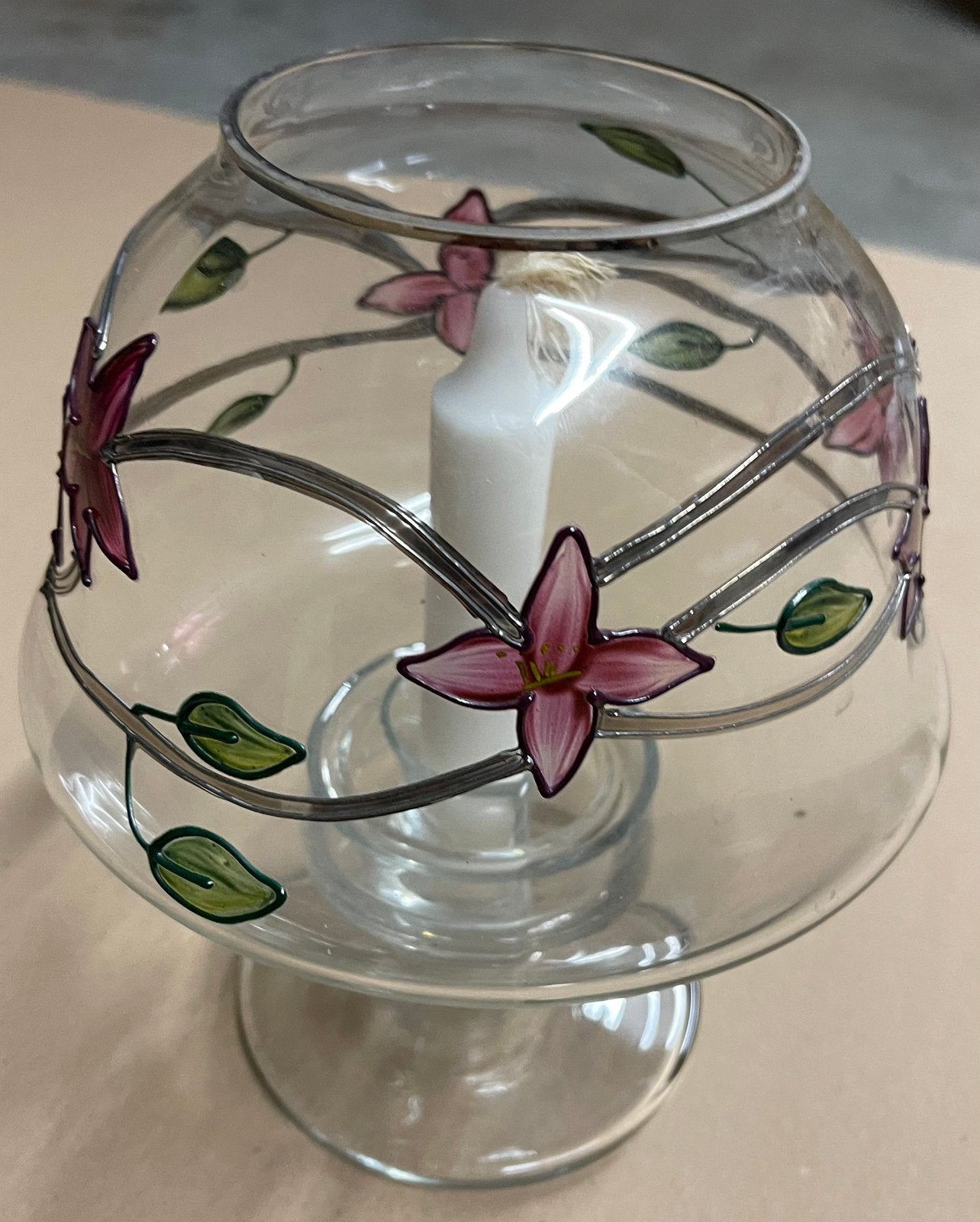 Globe en verre avec bougeoir et motif floral, Enlèvement