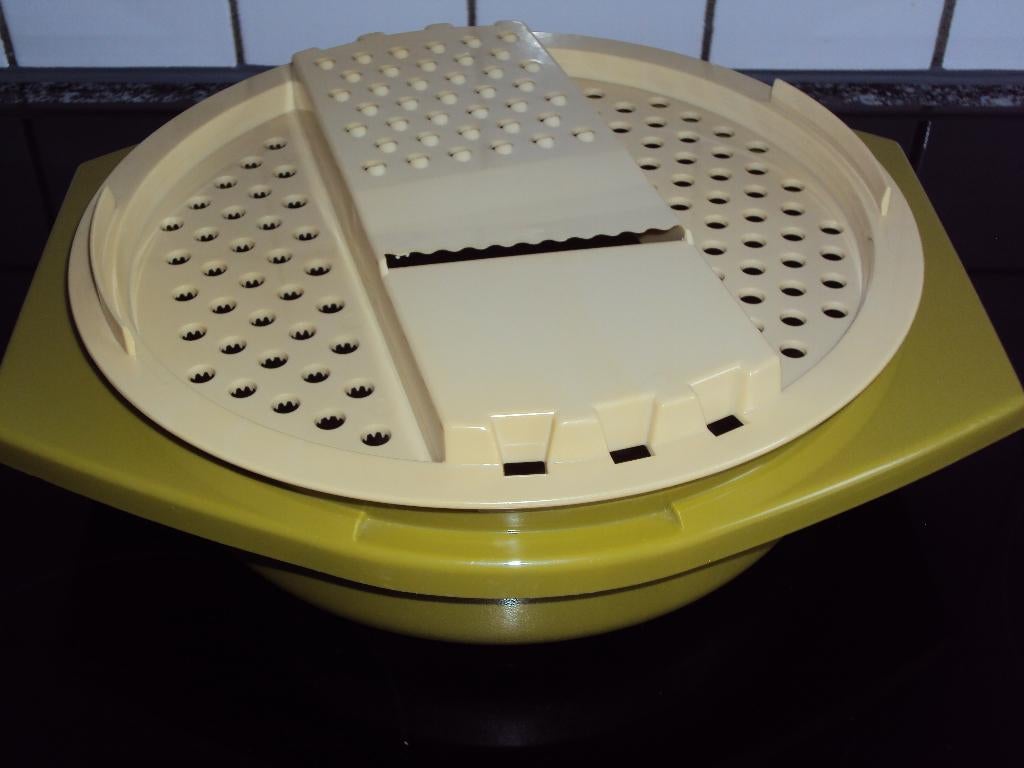 Tupperware, groene retro kom met grote rasp*SIXTIES*, Ophalen of Verzenden