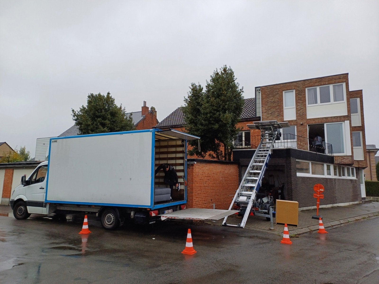 Ladderlift met verhuizer te huur in Boom, Enlèvement