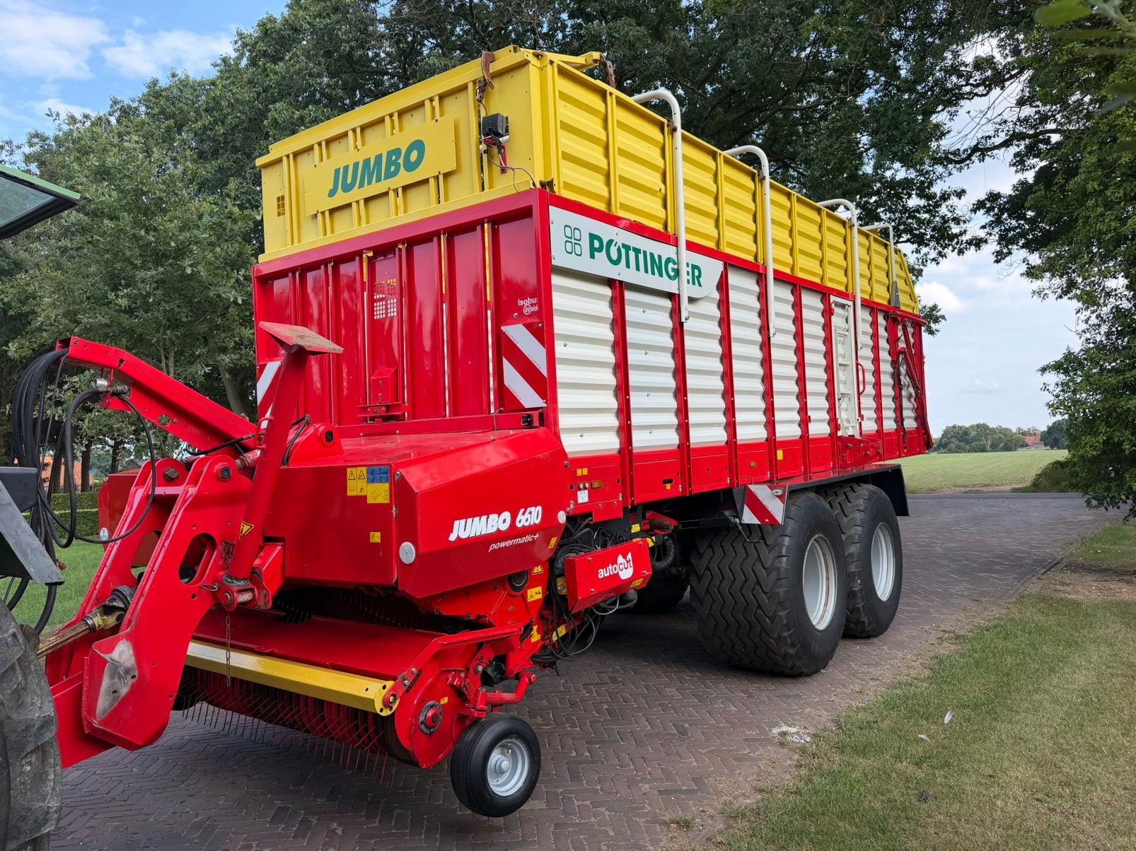 Pöttinger jumbo 6610L opraapwagen, Ophalen