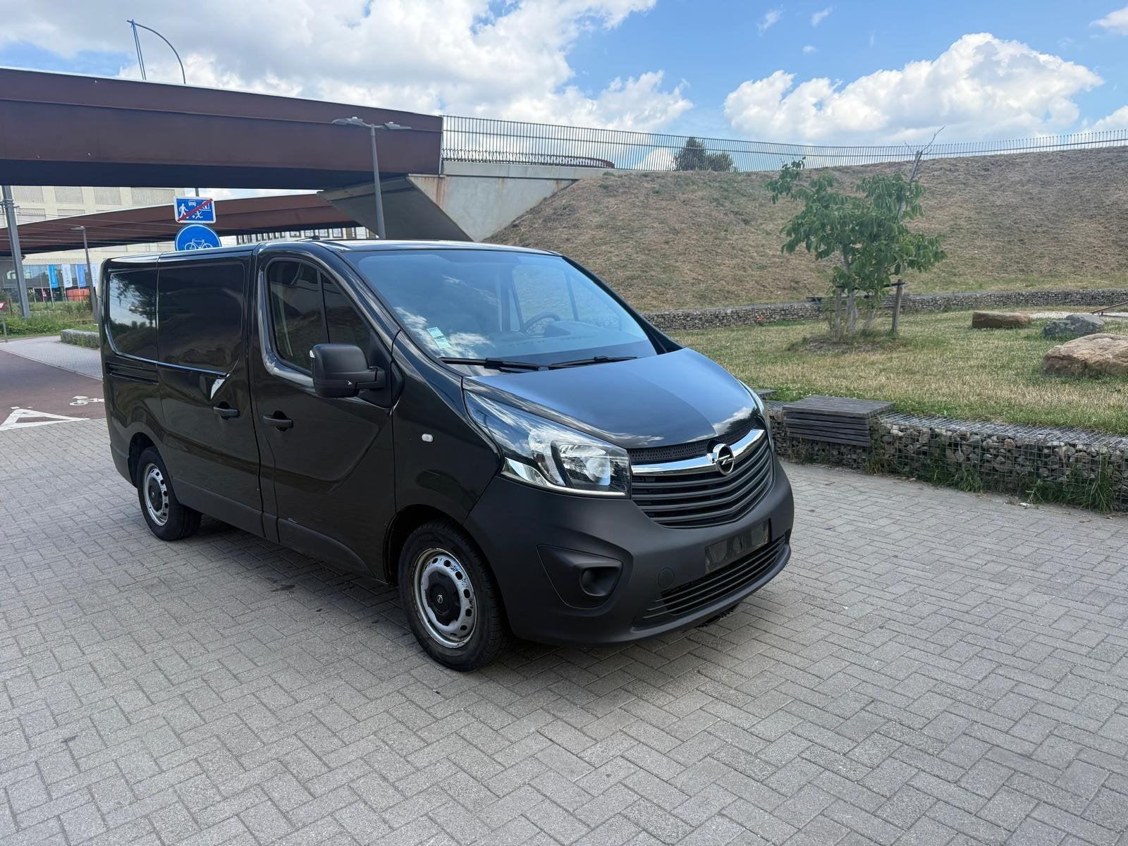 OPEL VIVARO 1.6TDCI 2016 140000KM AC NAV KEURING EURO6B, Voorwielaandrijving, Stof, Euro 6, Zwart