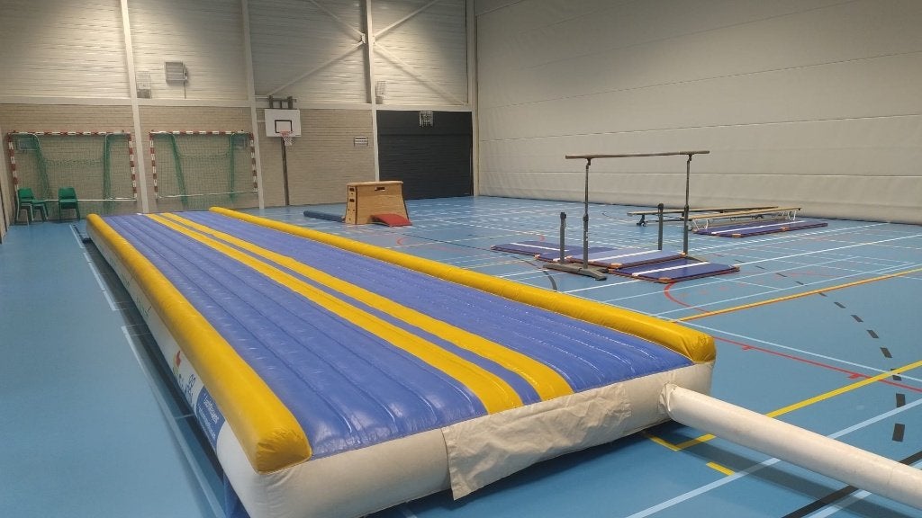 Airtrack/Tumblingbaan 15 x 3 meter, Sport en Fitness, Turnen, Ophalen, Zo goed als nieuw, Blauw, Materiaal