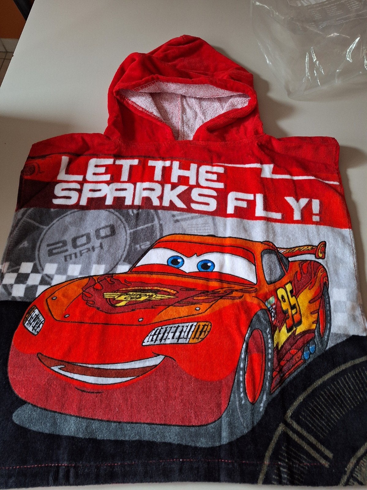 nieuw klein capeje, cars, handdoekje, Kinderen en Baby's, Kinderkleding | Kinder-zwemkleding, Ophalen