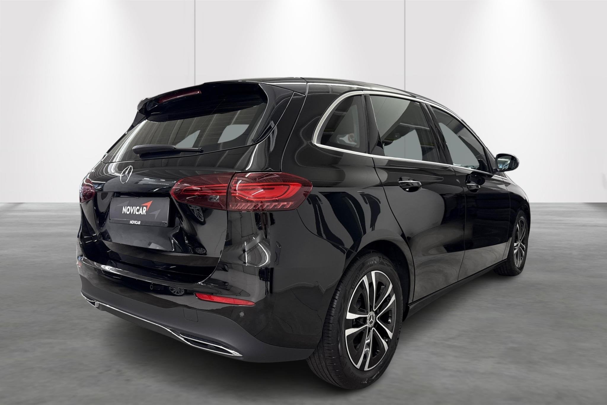 Mercedes-Benz B-Klasse B 180 Business Line (automatique), 100 kW, 700 kg, 5 places, Tissu