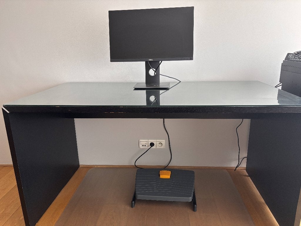 Bureau bois noir avec plateau en verre, Bureau d'ordinateur, 150 cm, Utilisé, 75 cm