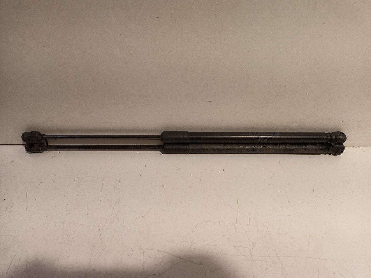 Gasdrukveerset achter Opel Astra, Onderdelen@venauto.nl, Van der Ven Autorecycling B.V., Ettenseweg 76, 4706 PB Roosendaal, The Netherlands
