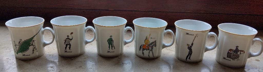 Ducasse de Mons tasse à café avec acteurs du lumeçon, Antiquités & Art, Envoi