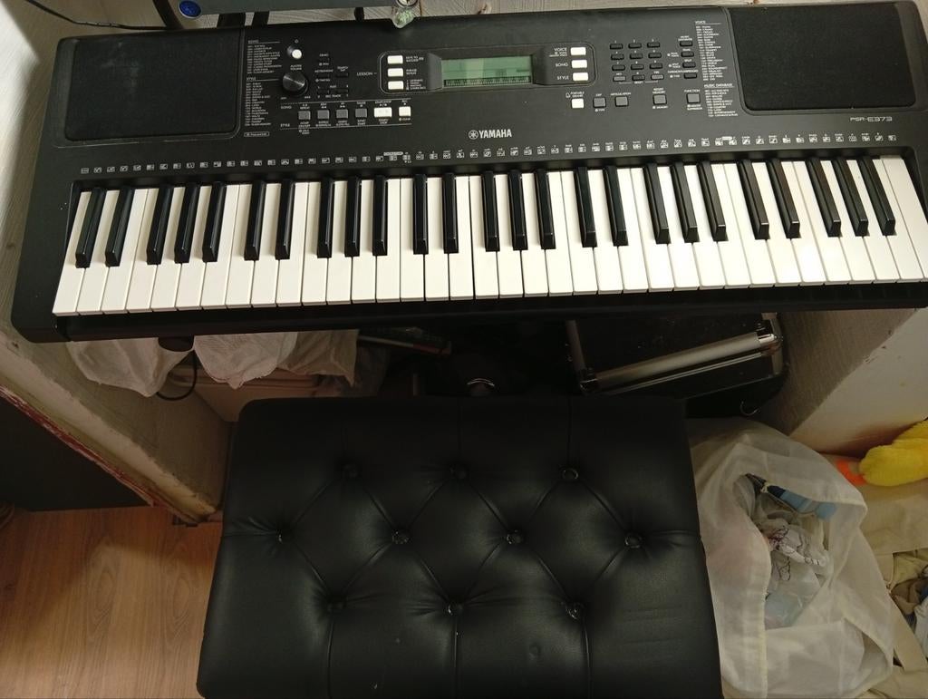 Yamaha PSR-E373 keyboard + krukje + keyboard houder, Muziek en Instrumenten, Ophalen, Yamaha, Aanslaggevoelig