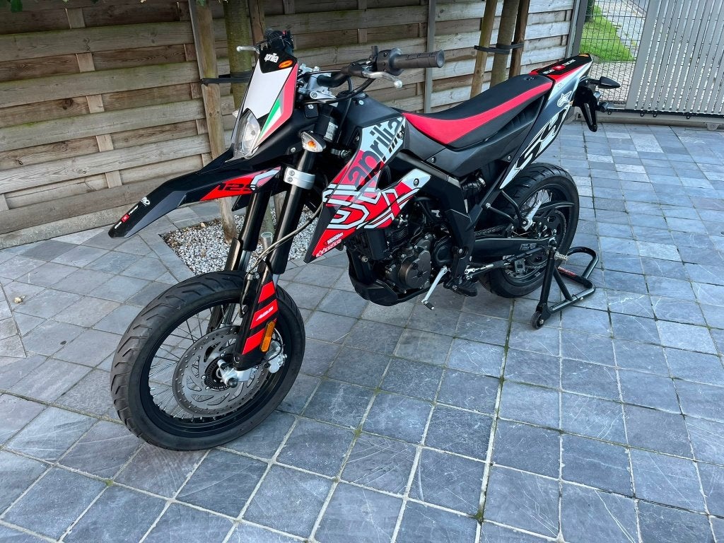aprillia sx125cc **supermotard **4200km**7/2022**, Entreprise, Jusqu'à 11 kW, Permis Moto A1 minimum, Neuf