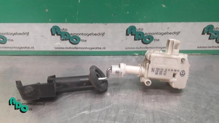 Moteur de verrouillage clapet réservoir d'un Volkswagen Tou, Volkswagen, -, 3 mois de garantie, Utilisé