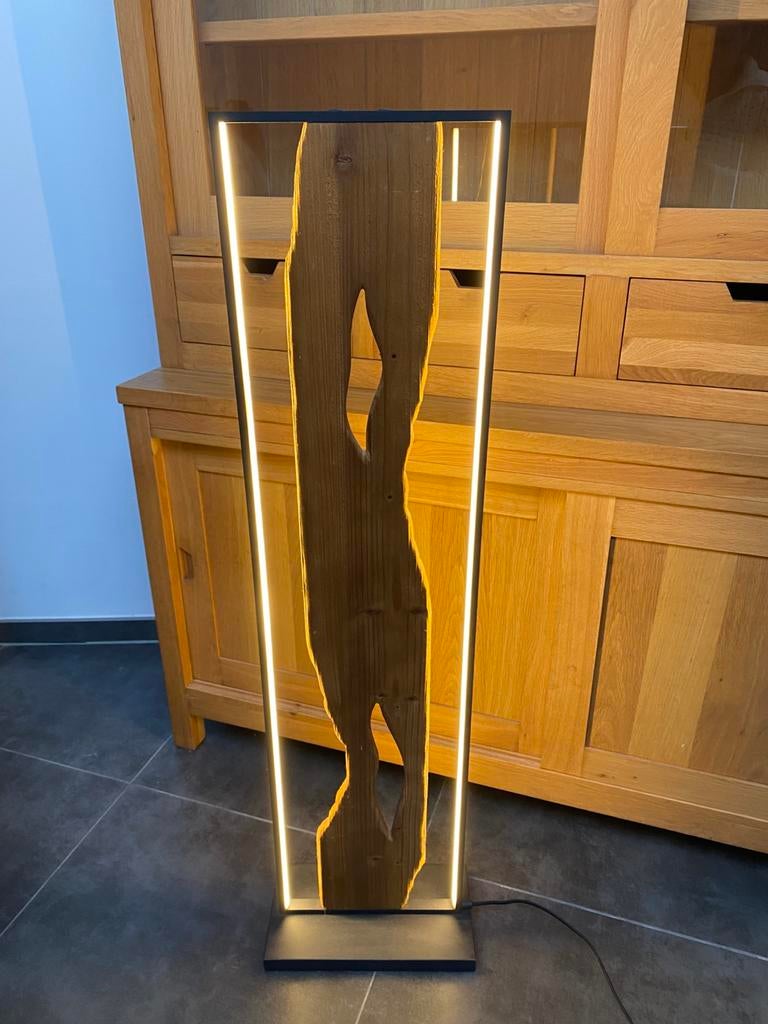Staande lamp LED (hout massief, weba)., Huis en Inrichting, Lampen | Vloerlampen, Zo goed als nieuw, 100 tot 150 cm, Hout, Ophalen