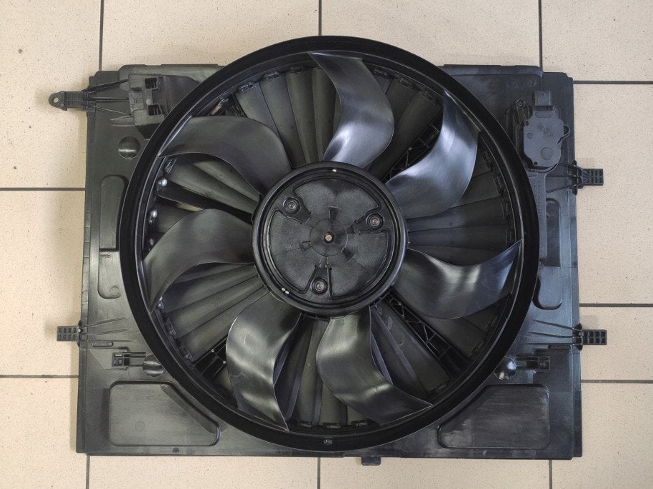 Koelerpakket MERCEDES GLC X253 C253 A0999061301, Auto-onderdelen, Gebruikt, Mercedes-Benz AG, Mercedes-Benz, Mercedesstrasse 120
70372  Stuttgart, DE