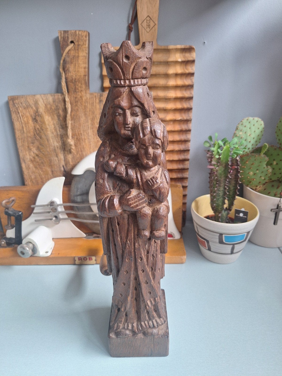 gesneden houten sculptuur van de Madonna met kind., Enlèvement ou Envoi
