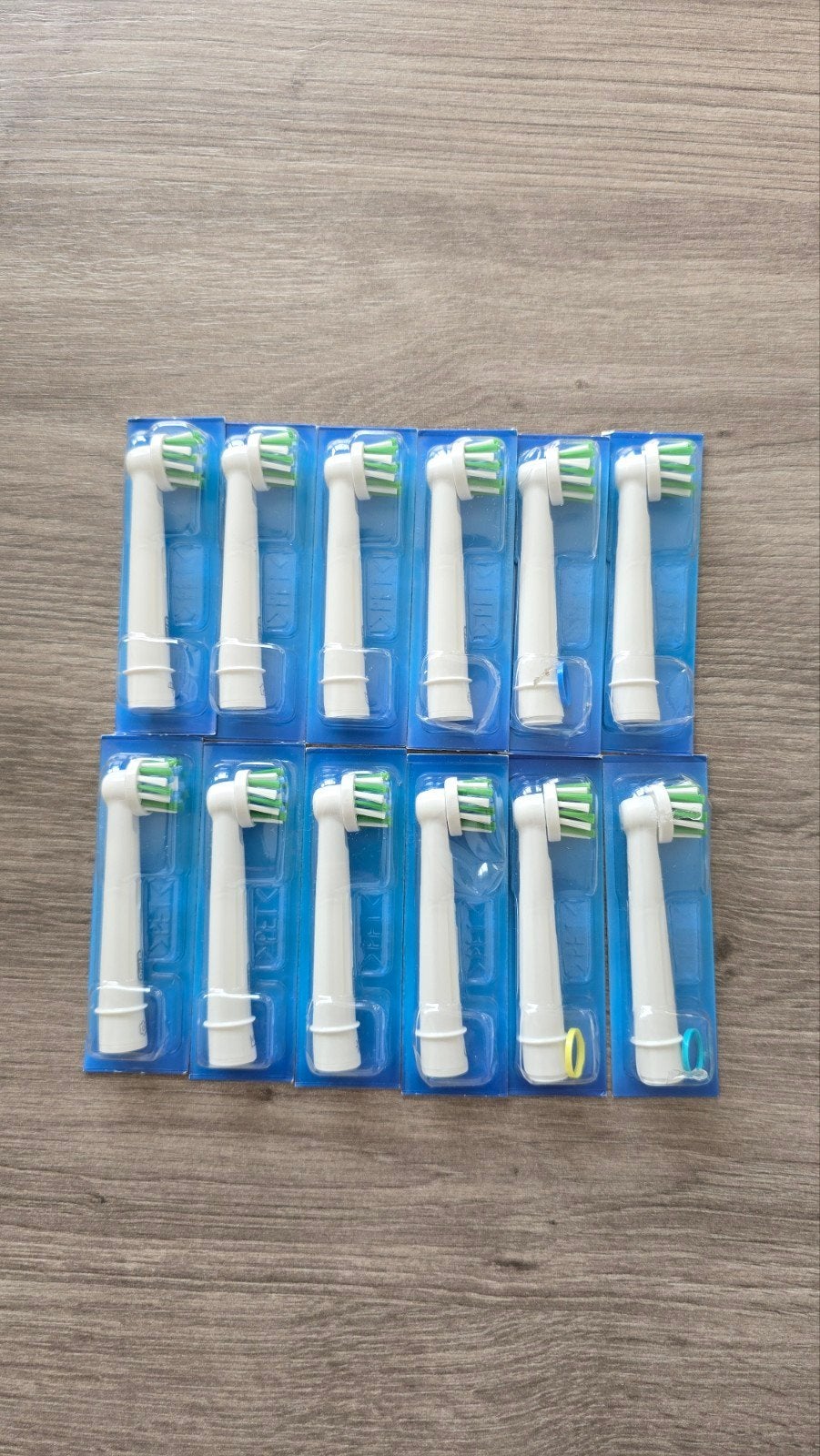 12 Oral- B pro cross action opzetborstels GEEN VERZENDING, Handtassen en Accessoires, Uiterlijk | Mondverzorging, Ophalen