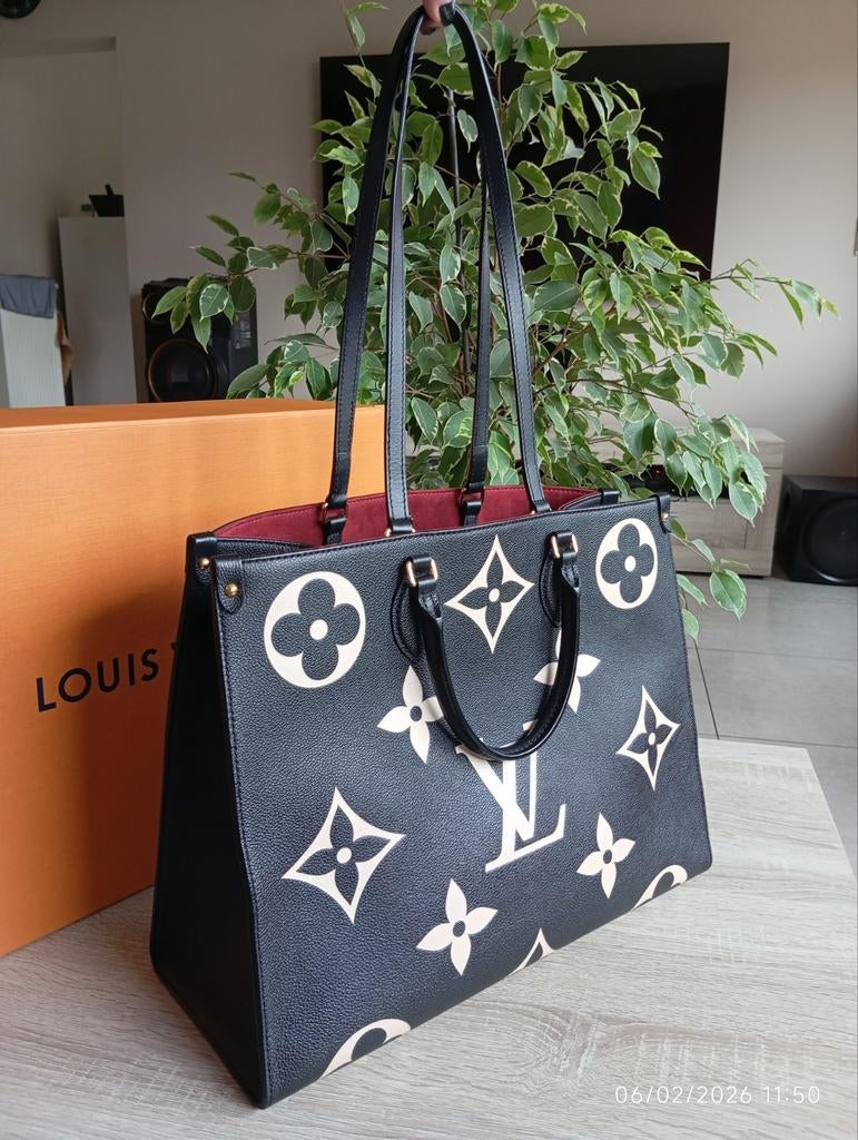 Sac Louis Vuitton Othego noir et crème, Zwart