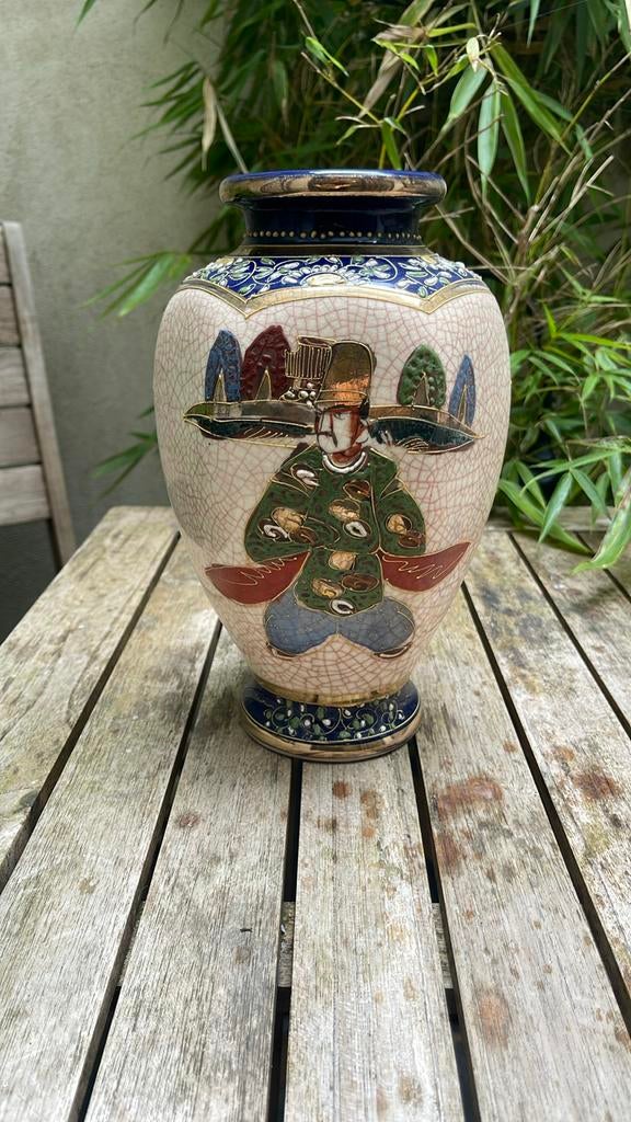 Handgemaakt japanse vaas, Enlèvement
