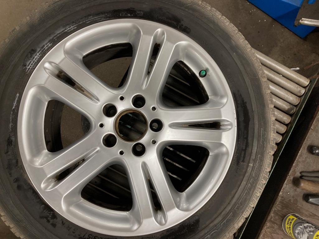 4 jantes en aluminium argenté (A2214010702) + pneus d'hiver, Enlèvement