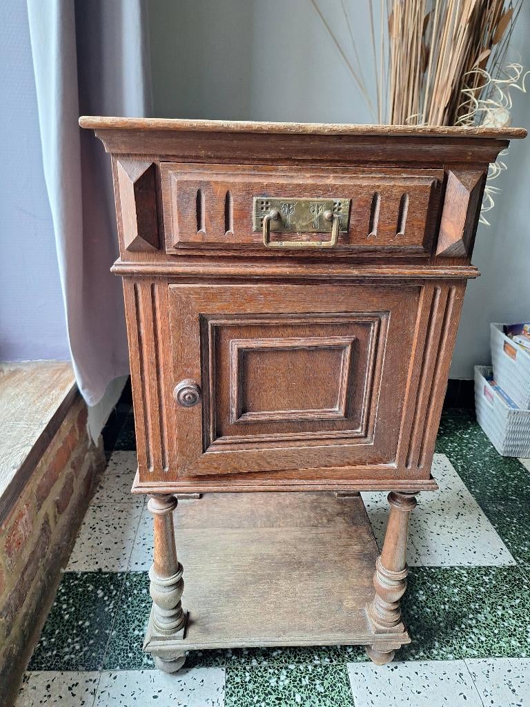 Ancienne table de nuit, Ophalen