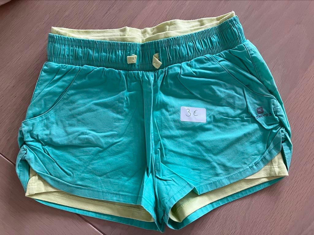 Short in groen/geel maat 152 (12 jaar), Kinderen en Baby's, Kinderkleding | Maat 152, Ophalen, Gebruikt, Decathlon, Meisje