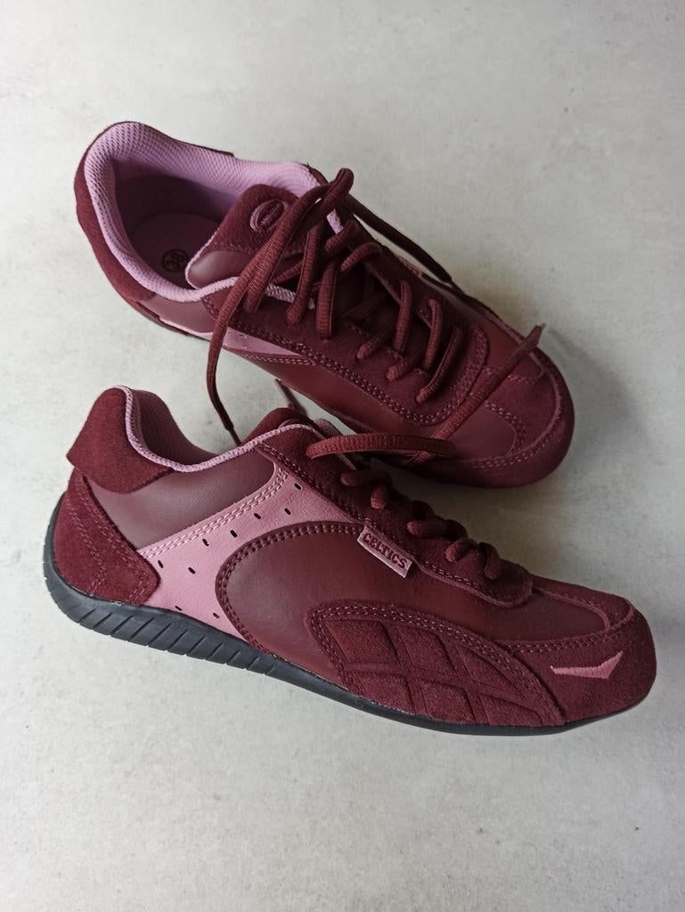 Nog nieuwe bordeaux sneakers., Kleding | Dames, Ophalen of Verzenden, Zo goed als nieuw, Roze, Sneakers