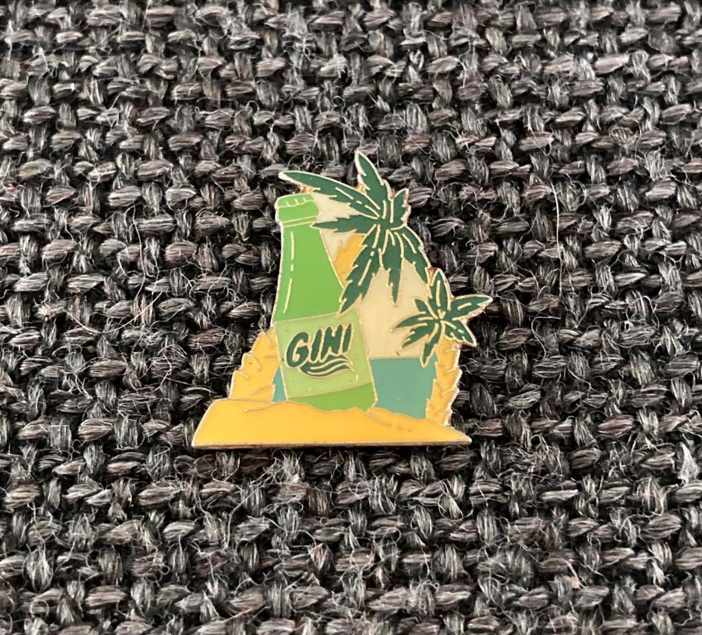 PIN - GINI - FRISDRANK, Collections, Envoi, Utilisé, Marque, Insigne ou Pin's
